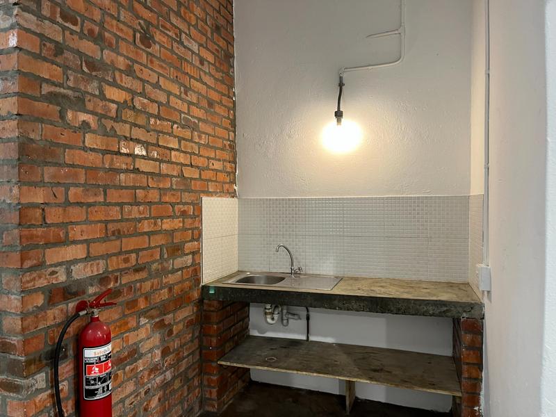 To Let Commercial Property for Rent in Maitland Western Cape